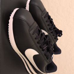 Men's NIKE CORTEZ - Size 11.5 NEW 