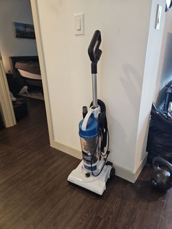 Bissell AeroSwift high powered vacuum- must go by thursday