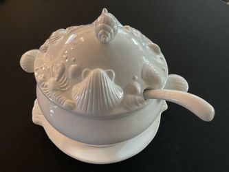 White Ceramic Soup Tureen with Lid and Ladle