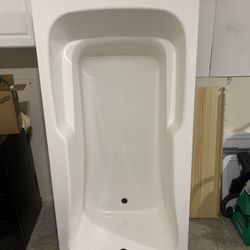 AKER by MAAX Soaking Tub
