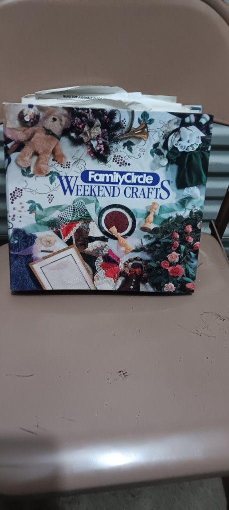 Family Circle Weekend Crafts Binder With Patterns