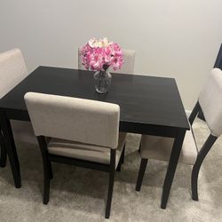 4 Chair + Table Set For Sell M