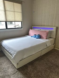 Queen bedframe with LED and 4 drawers spacious
