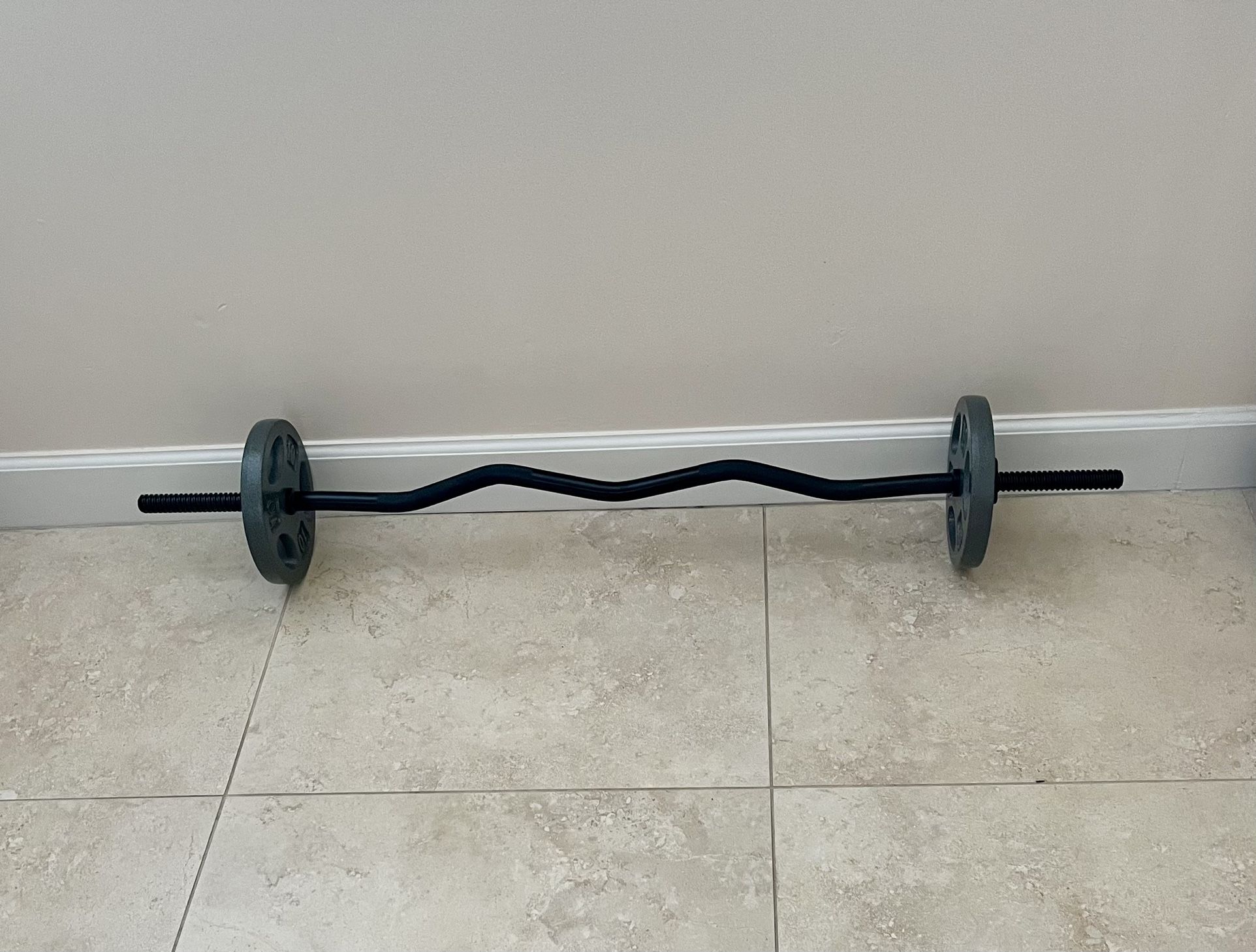 Brand New 46” Curling Bar $ 20 Lbs Plates