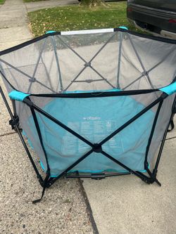 Portable baby play yard