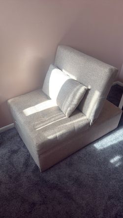 Mini couch (pulls out )