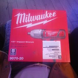 Milwaukee 1/2 Impact Wrench Corded 