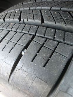 Set of 4 Goodyear Assurance Finesse Tires (235/60R18) – Like New!