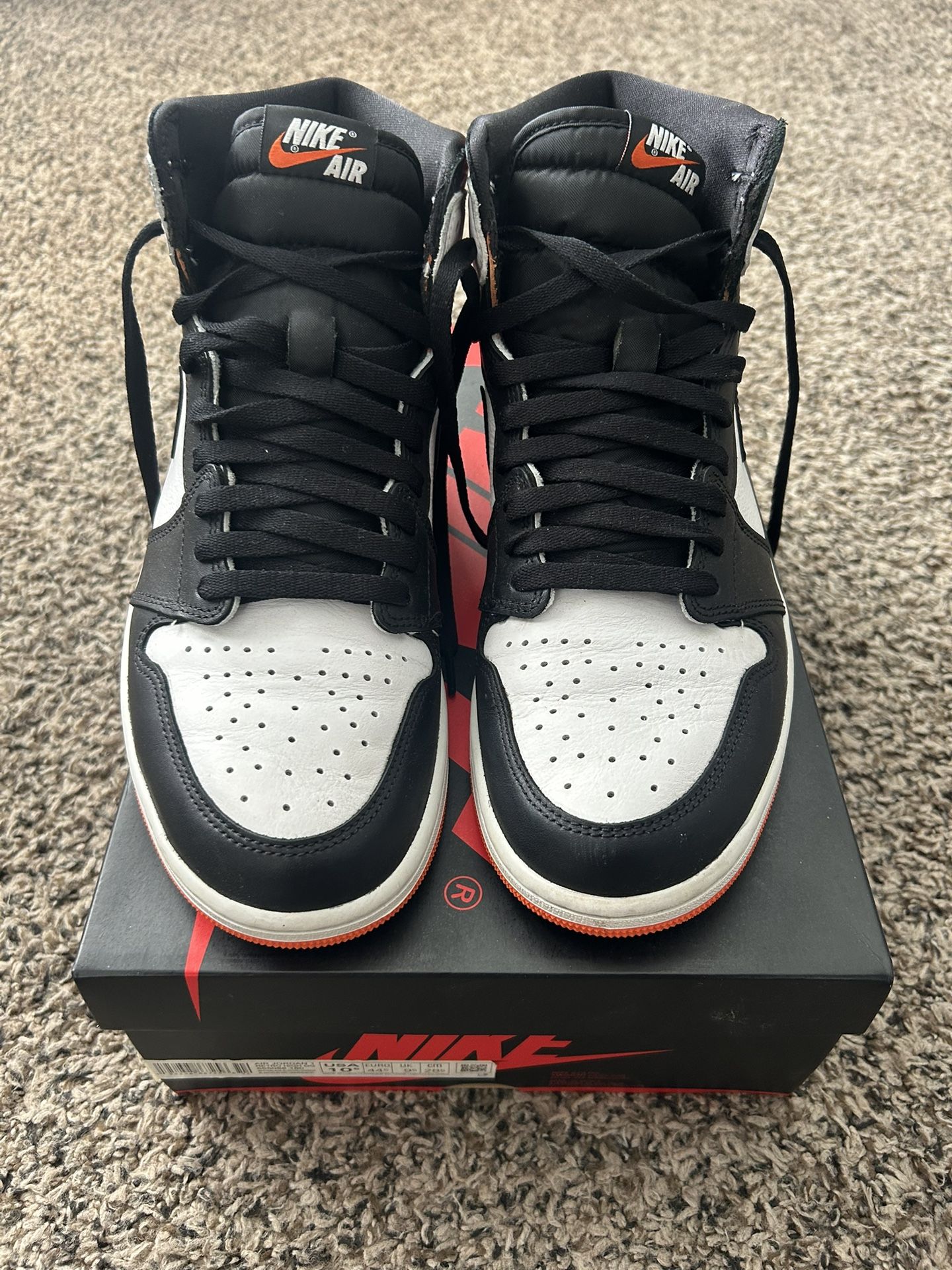 Jordan 1 Electro Orange ( Size 10.5)