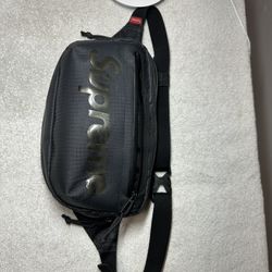 Supreme Fanny Bag Authentic  Used