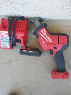 Milwaukee Hacksaw battery charger for m12 and m18v and battery