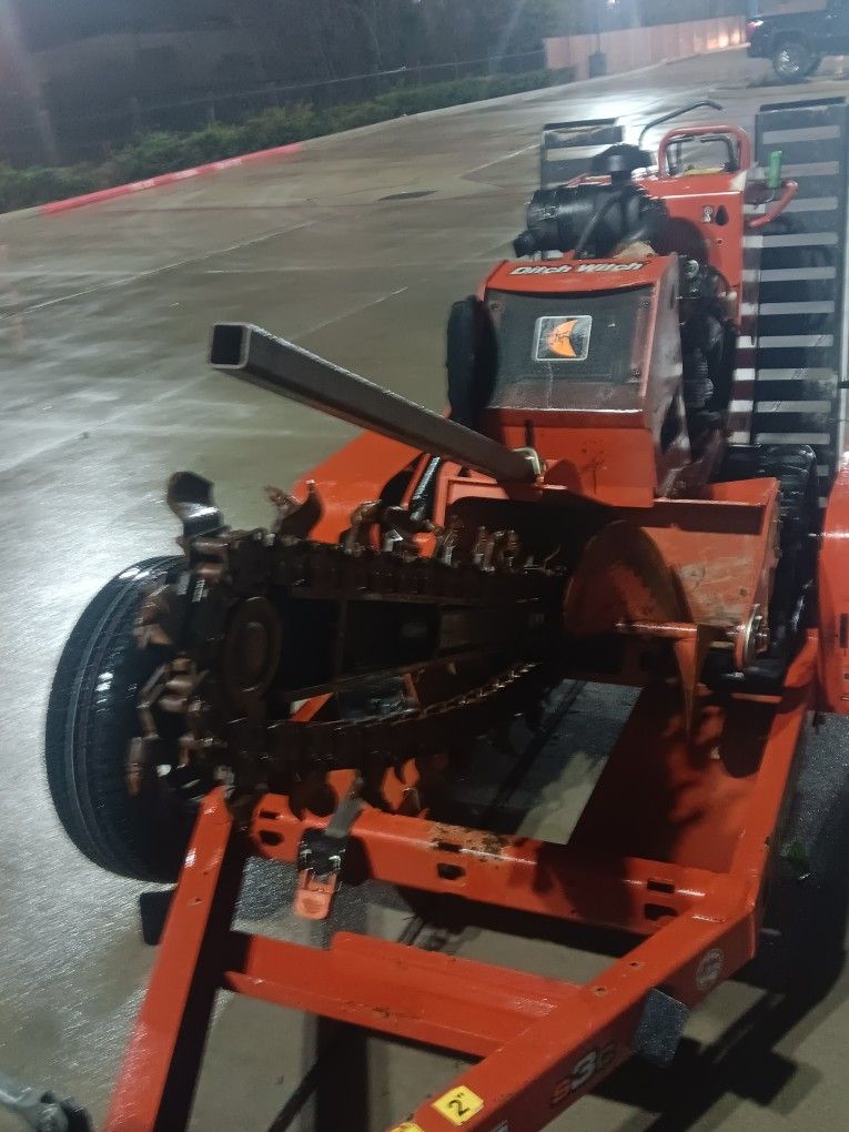 Ditch Witch 36in Trencher