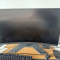 Gigabyte M32UC-SA 32" 4K UHD 144Hz 1ms Curved Gaming Monitor