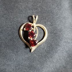 10K GOLD HEART PENDANT W/RUBIES(GREAT MOTHER'S DAY GIFT)