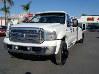 Im selling this 2007 Ford F-550 Superduty Lariat!!!