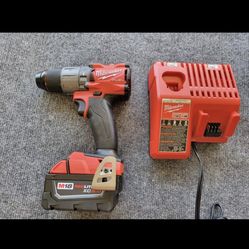 Milwaukee Fuel Hammer Drill With 5.0 Battery And Charger 