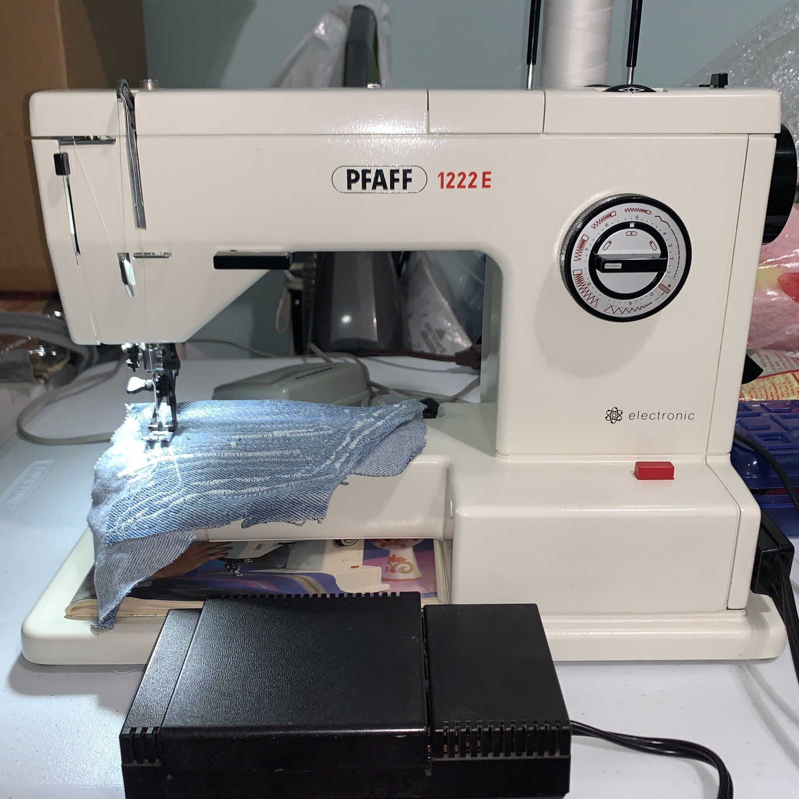 Pfaff 1222e Idt Walking Foot Sewing Machine for Sale in Red Lion, PA