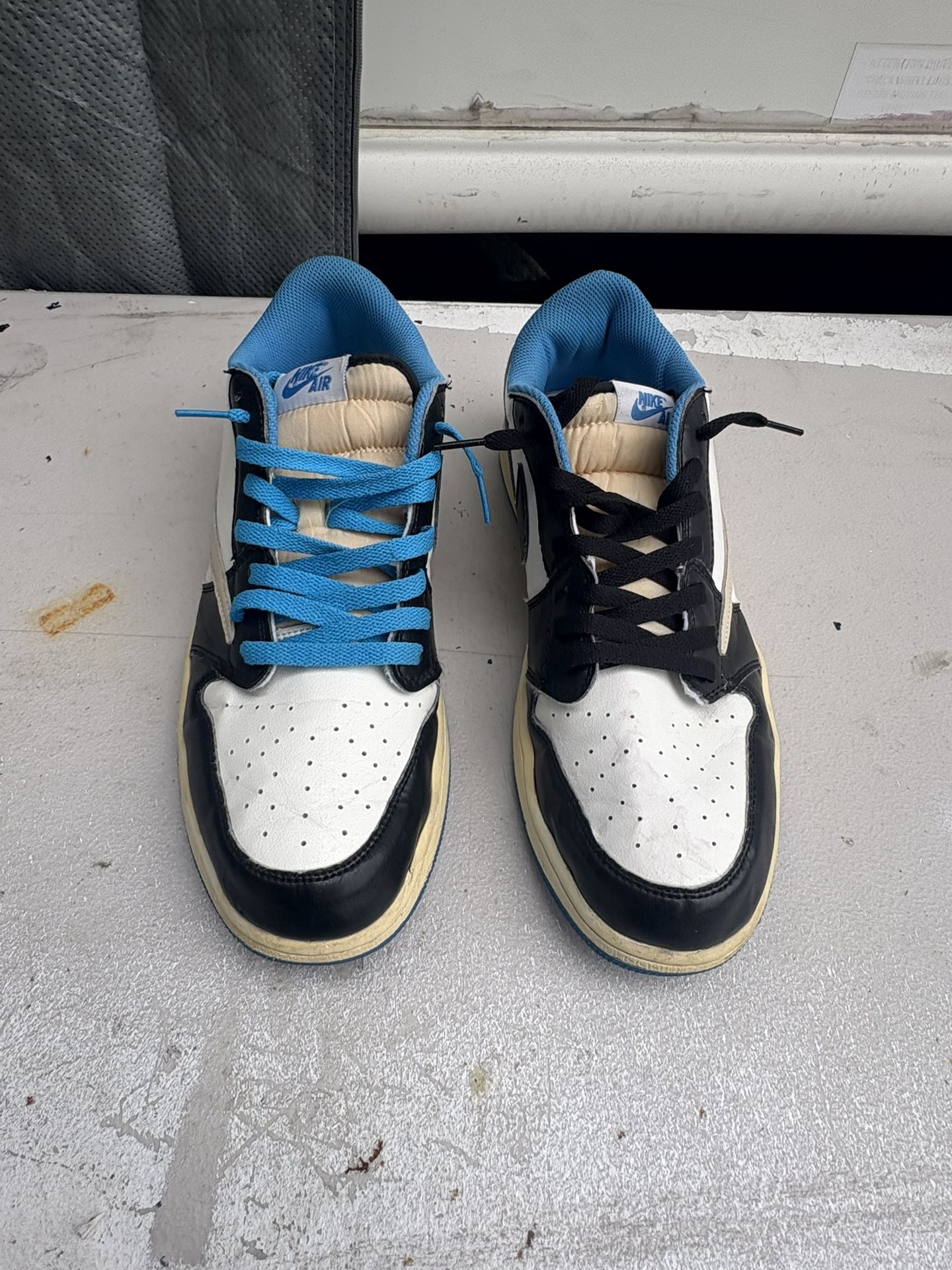 Travis Scotts jordan 1 men’s 13