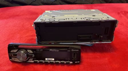 Pioneer DEH - 6400 BT Car Stereo for Sale in Carteret, NJ - OfferUp