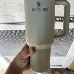 Stanley cup 40oz needs lid  $5