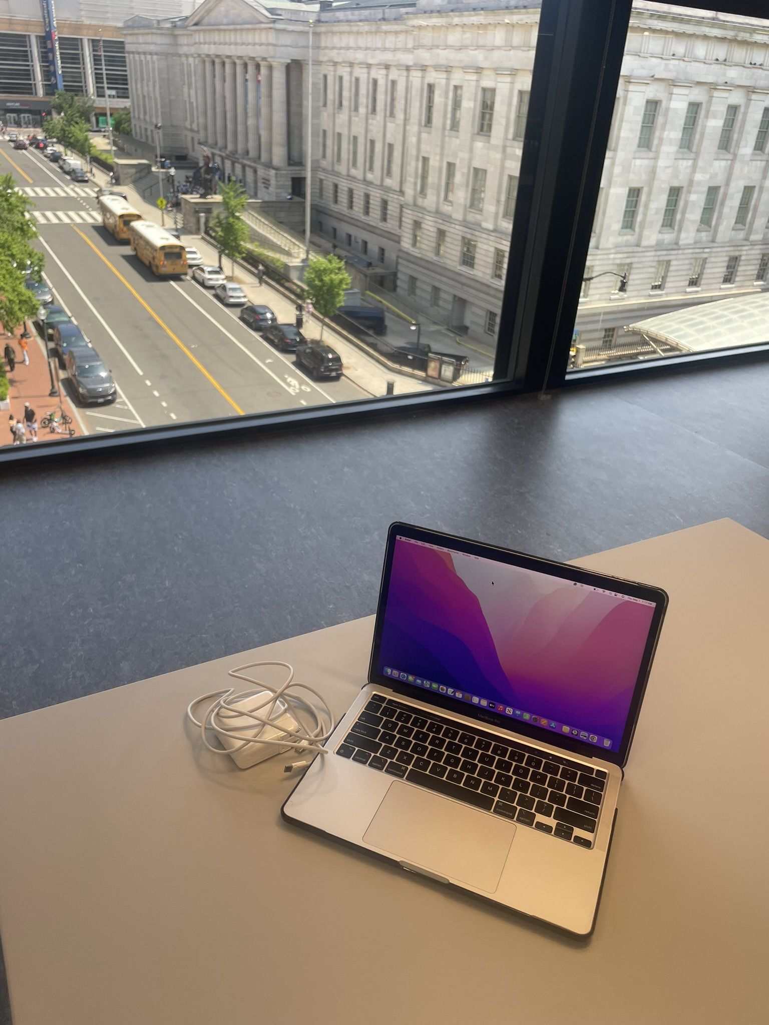 2022 13" MacBook Pro M2 8GB! Cash Or Zelle!
