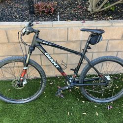 FOR SALE: Giant Talon 3 27.5 Mountain Bike