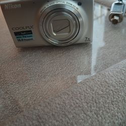 Nikon Coolpix S6100