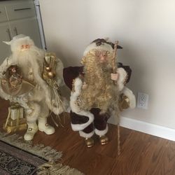 2 1/2 Feet Santas