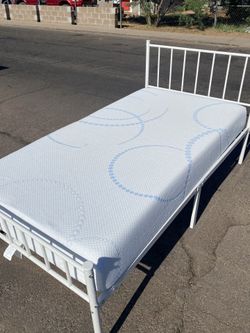 FREE DELIVERY: Twin Memory Foam Bed