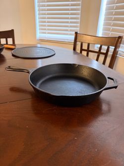 Cast iron pan