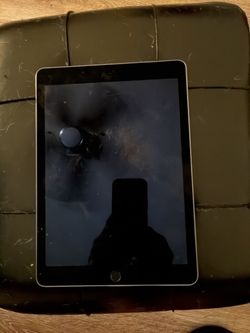 iPad Air 2 64GB - Mint - Unlocked - w/ Charger