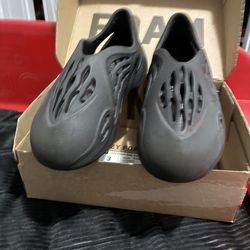 Foam runners size 3 but run big like a 5