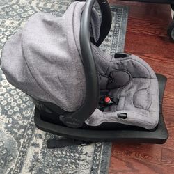 Vendo sillita de carro y carriola $70