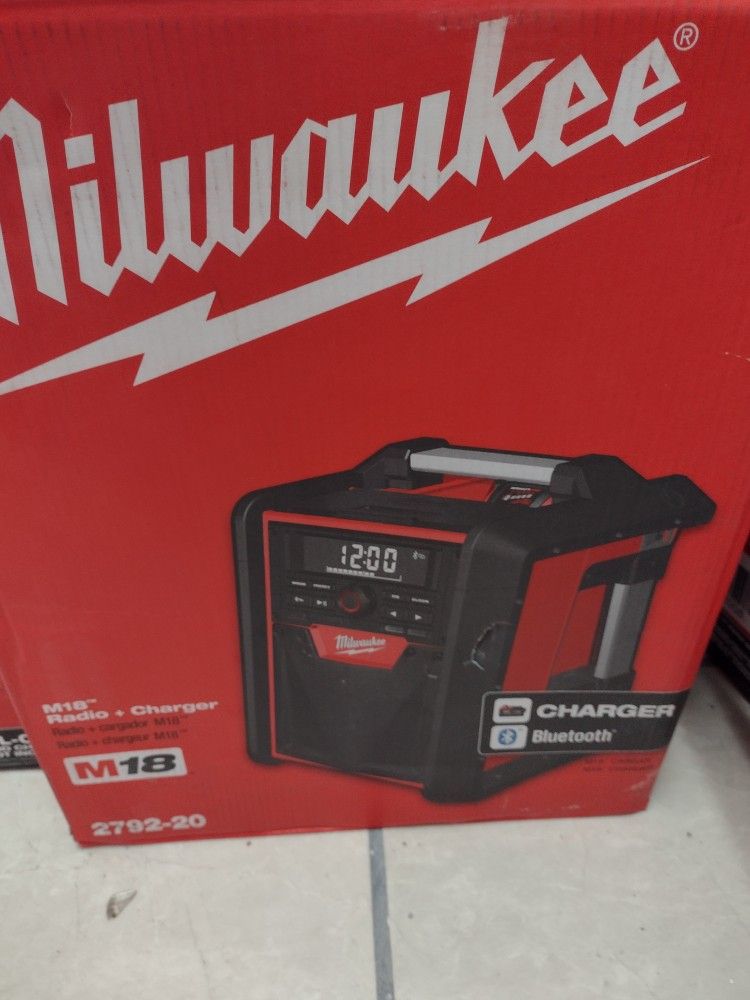 Milwaukee Bluetooth Radio And Charger 