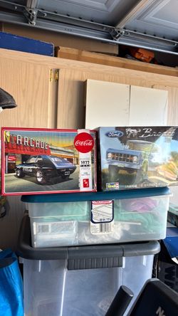 Revell Ford bronco model kit 1967 bronco and coca-Cola pinto model kit