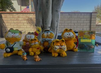 Vintage lot of Garfield plush