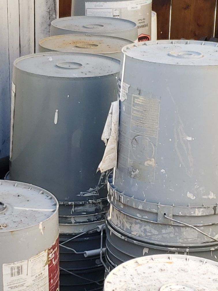 5 gallon buckets free