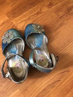 Frozen Play Shoes Size 8