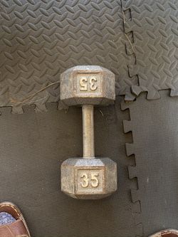 Single 35 lb dumbell