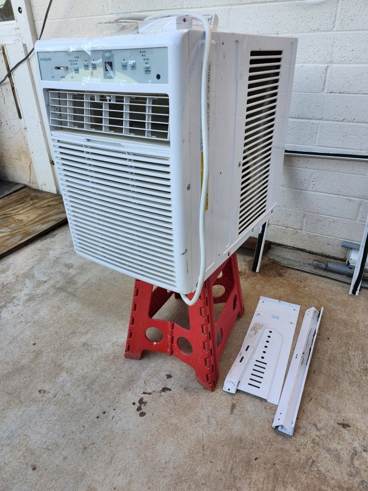 Window AC Unit