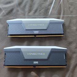 Corsair Vengeance RGB 32 GB (2 x 16 GB) DDR5-6000  CL36 Memory