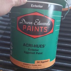 Pintura son dos cubetas y unos galones