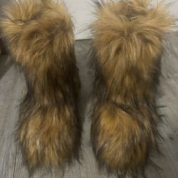 y2k fur boots