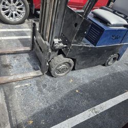 Forklift 