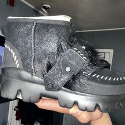 Uggs Fluff Punk Ankle Boot Size 7 Woman’s