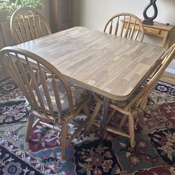 Dining Table w 4 Chairs 