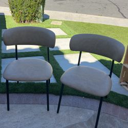 Living Spaces Dining Chair Set 