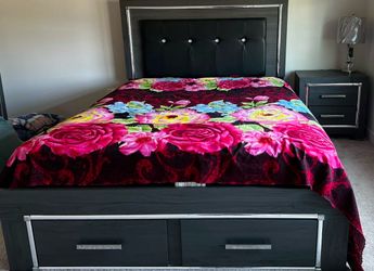 Complete Bedroom Set - Storage Bed, Nightstands, Dresser & Mirror (Modern Design)