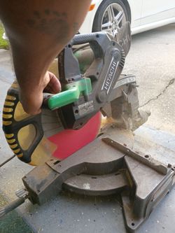 Hitachi C12FDH laser guided saw