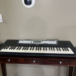 Yamaha PSR-E213 Portable 61-Key Electronic Keyboard With Power Supply Tested